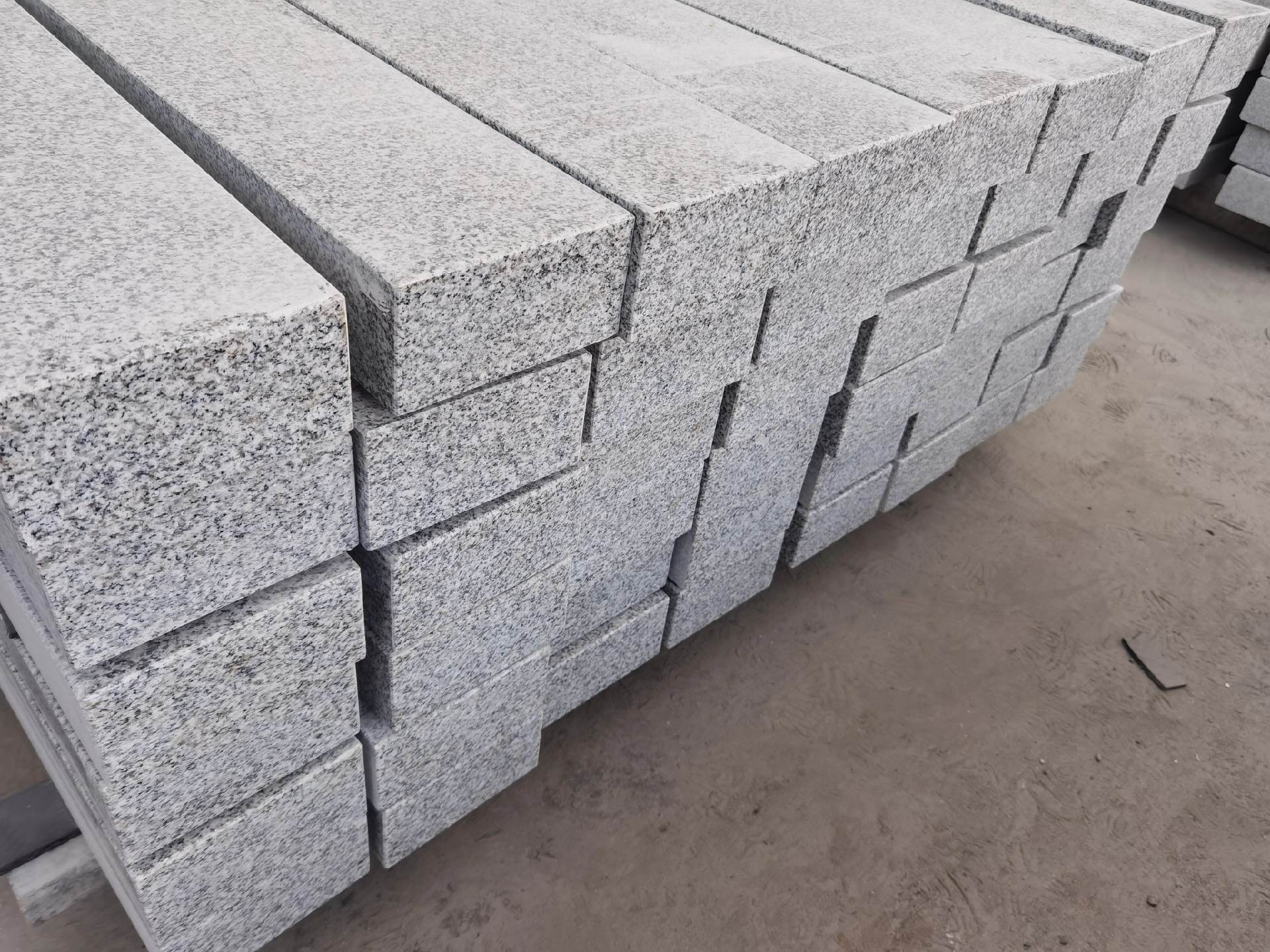 外墻裝飾芝麻白花崗巖與白色大理石貼面搭配方案(圖3)